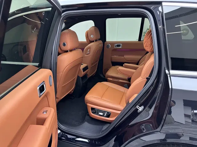 Li Auto L8 — Фото автомобиля 15