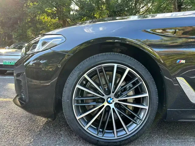 BMW 5 Series — Фото автомобиля 11