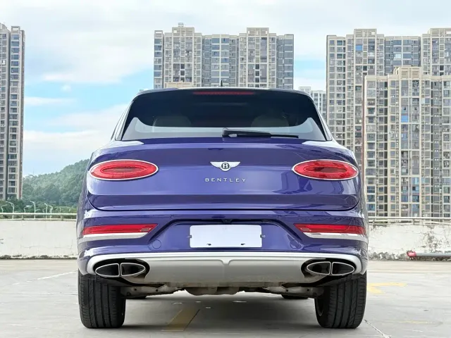 Bentley Bentayga — Фото автомобиля 12