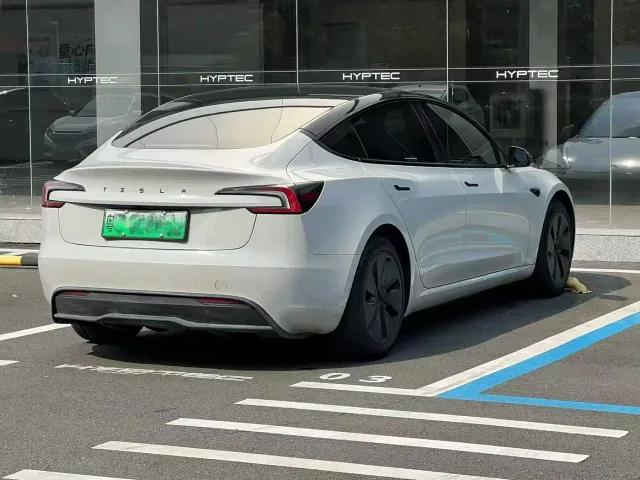 Tesla Model 3 — Фото автомобиля 6