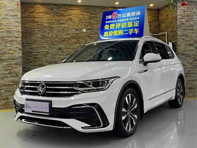 Фотография автомобиля — Volkswagen Tiguan L