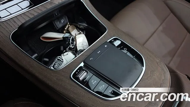 Mercedes-Benz E-Class — Фото автомобиля 15