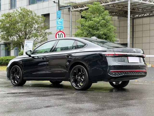 Volkswagen Passat — Фото автомобиля 9