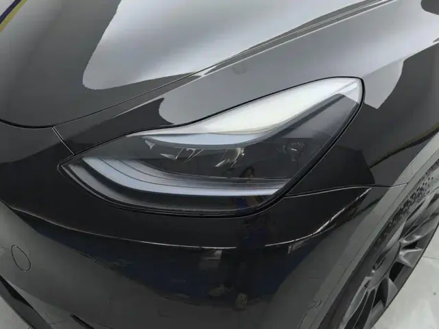 Tesla Model Y — Фото автомобиля 5
