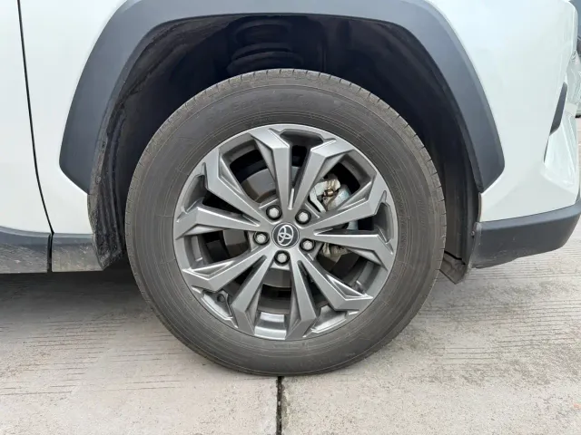 Toyota RAV4 — Фото автомобиля 17