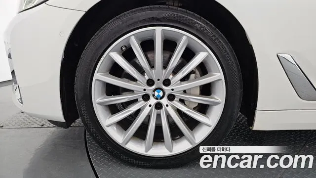 BMW 5-Series 5 серия (G30) 530i xDrive Luxury — Фото автомобиля 4
