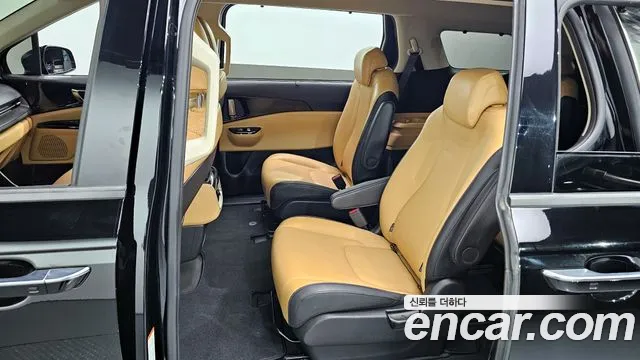 Kia Carnival Generation 4 — Фото автомобиля 11