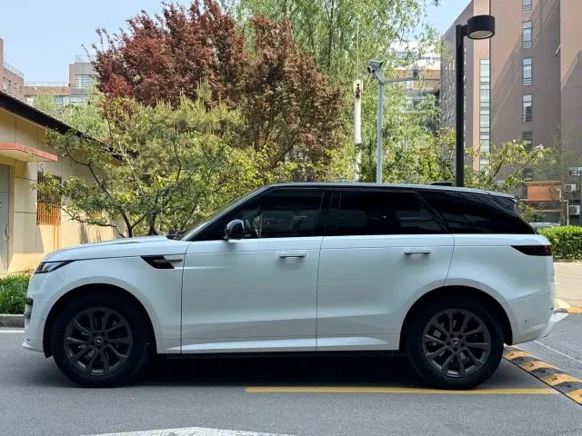 Land Rover Range Rover Sport — Фото автомобиля 4