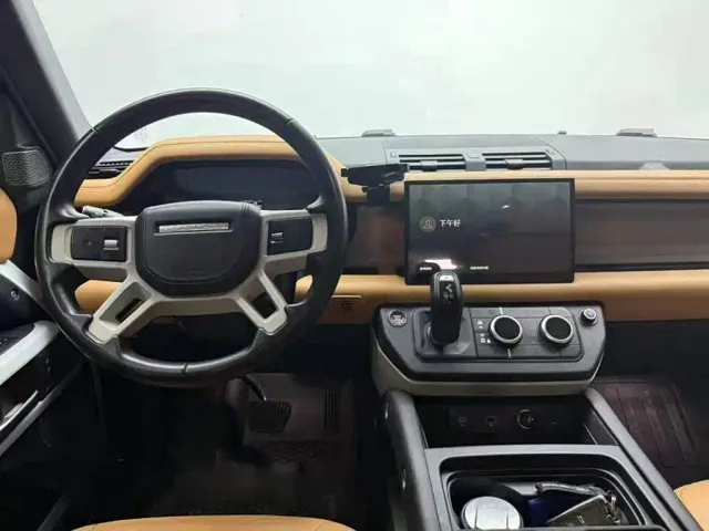 Land Rover Defender — Фото автомобиля 8