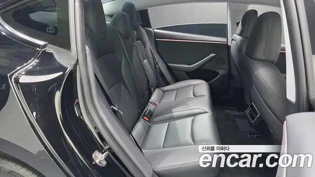 Tesla Model 3 — Фото автомобиля 16