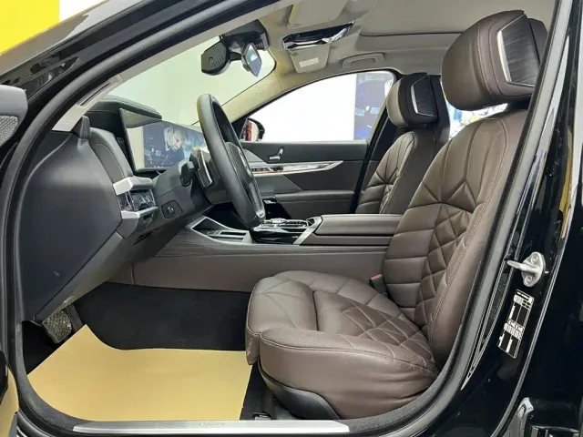 BMW 7 Series — Фото автомобиля 18