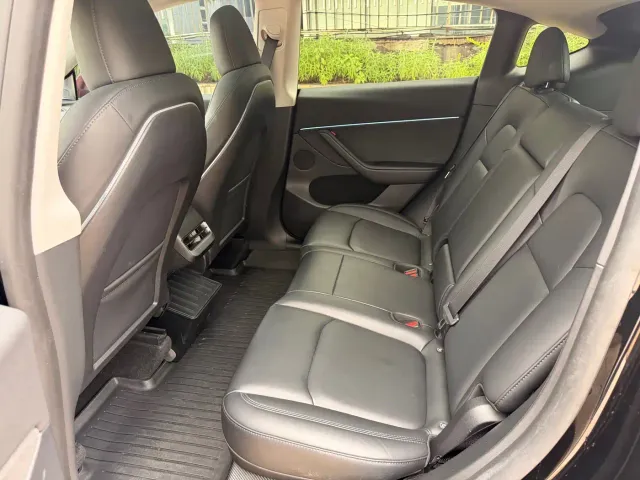 Tesla Model Y — Фото автомобиля 12