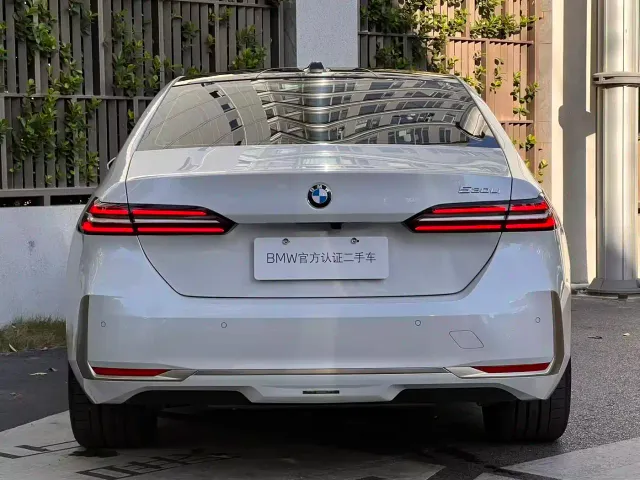BMW 5 Series — Фото автомобиля 5
