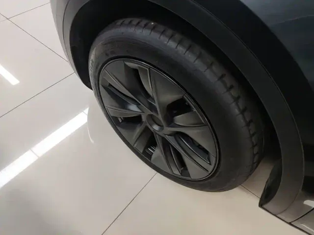 Tesla Model Y — Фото автомобиля 22