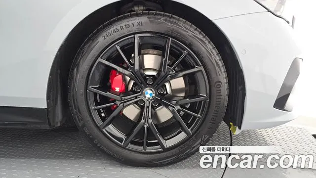 BMW 5-Series — Фото автомобиля 21