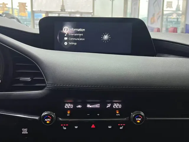 Mazda Axela — Фото автомобиля 11