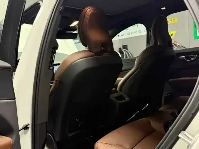Volvo Volvo XC60 2023 B5 AWD Smart Luxury Edition — Фото автомобиля 8