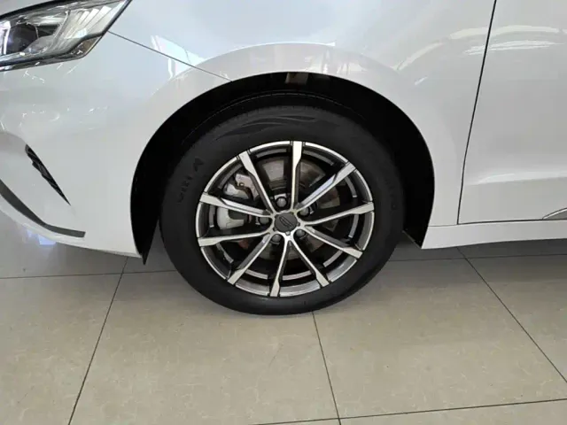 Geely Borui — Фото автомобиля 22