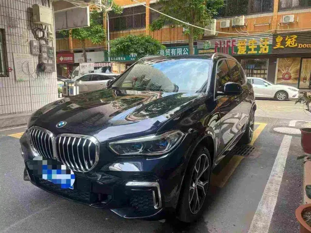 Фотография автомобиля — BMW X5