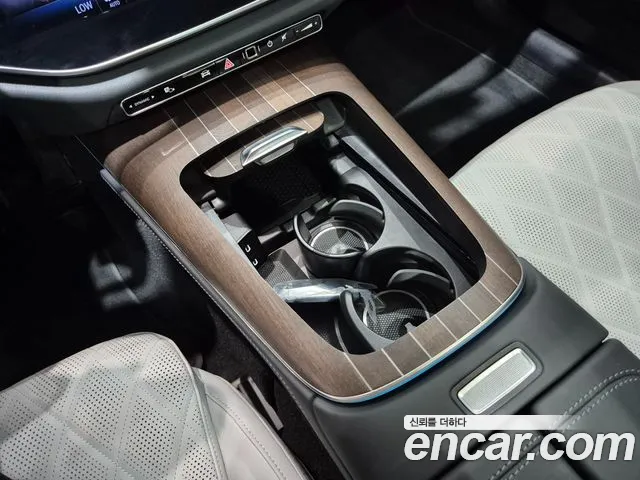 Mercedes-Benz E-Class — Фото автомобиля 19