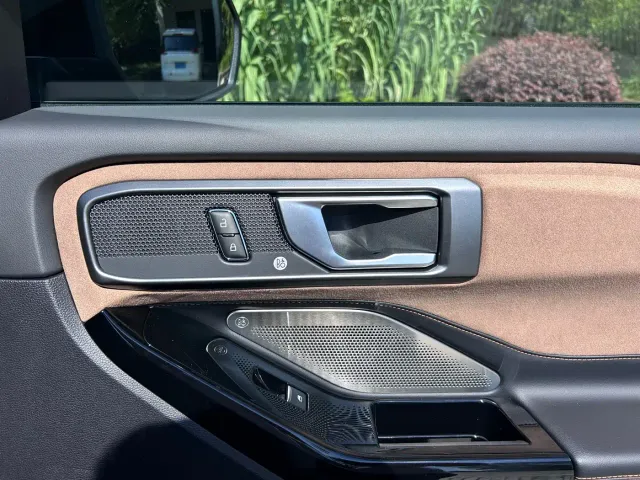 Ford Explorer — Фото автомобиля 15