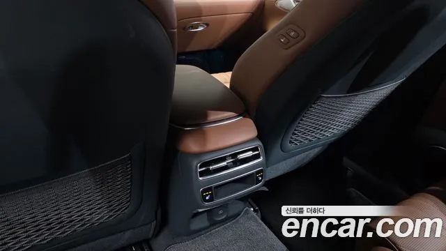 Genesis GV70 — Фото автомобиля 25