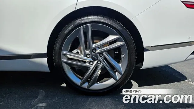 Genesis G80 Бензин 2.5 турбо AWD — Фото автомобиля 21