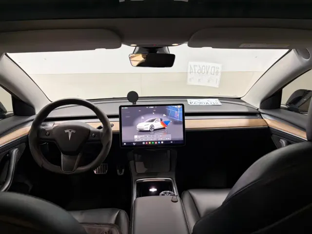 Tesla Model 3 — Фото автомобиля 9
