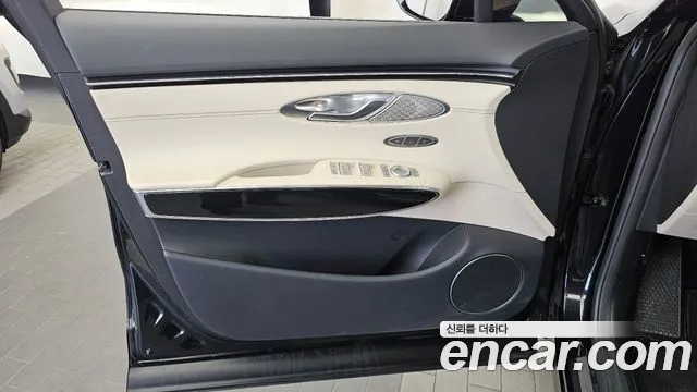 Genesis GV70 — Фото автомобиля 13