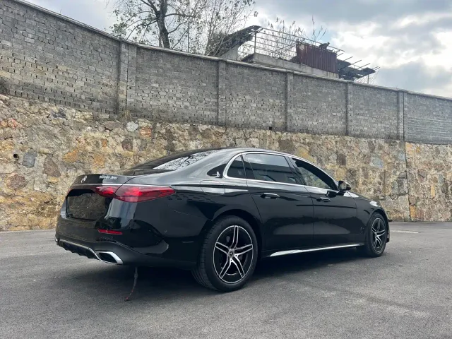 Mercedes-Benz E-Class — Фото автомобиля 7