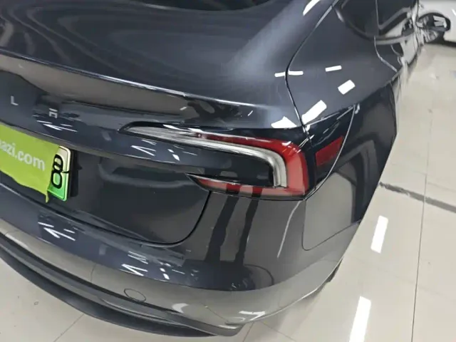 Tesla Model 3 — Фото автомобиля 7