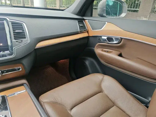 Volvo Volvo XC90 2022 B5 Smart Luxury 7-Seater — Фото автомобиля 6