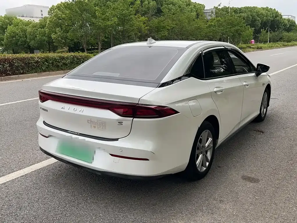 Aion AION S 2022 Mei 580 Pio — Фото автомобиля 4