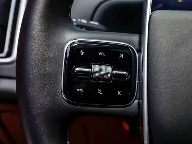Li Auto Li L8 2025 Max Smart Renewal Edition — Фото автомобиля 25