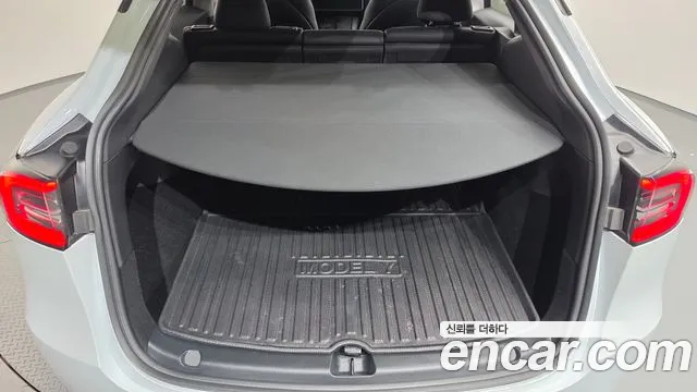 Tesla Model Y — Фото автомобиля 16
