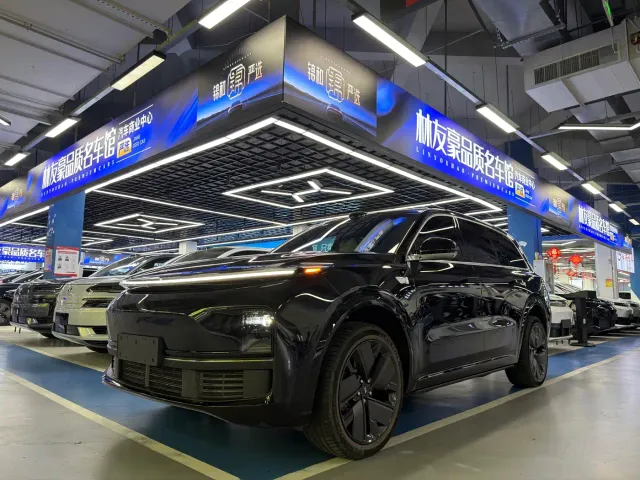 Фотография автомобиля — Li Auto L9