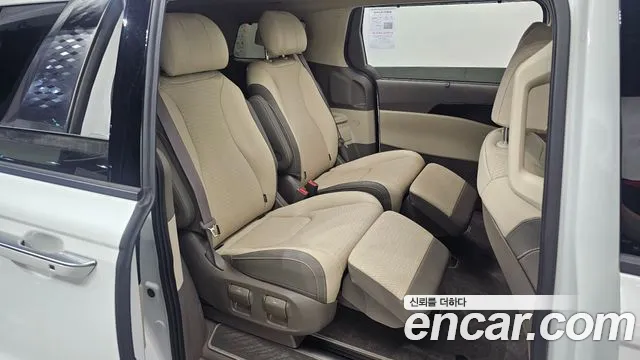 Kia Carnival Generation 4 — Фото автомобиля 16