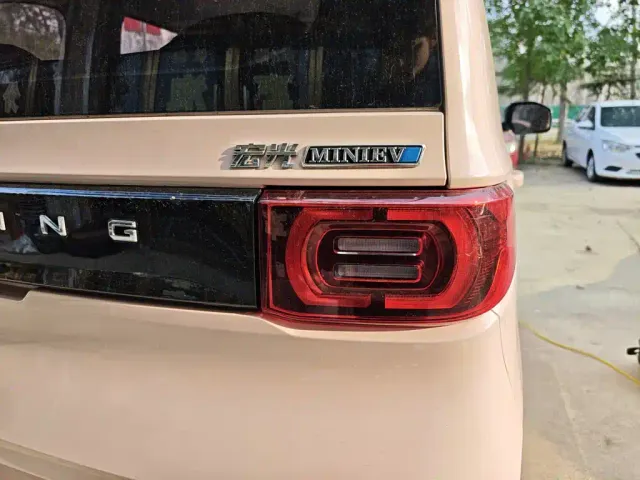 Wuling Hongguang Mini EV — Фото автомобиля 7
