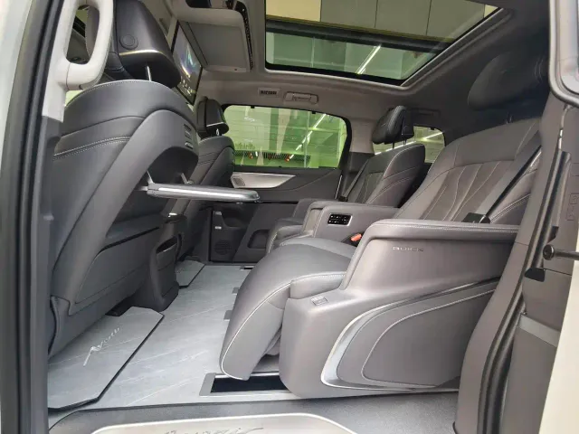 Buick Buick GL8 2026 Luzun Premium Edition — Фото автомобиля 13