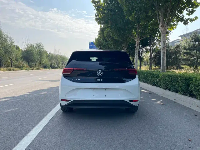Volkswagen ID.3 — Фото автомобиля 9