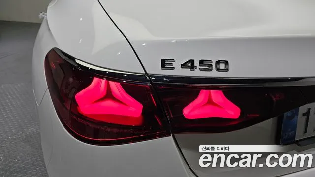 Mercedes-Benz E-Class — Фото автомобиля 23