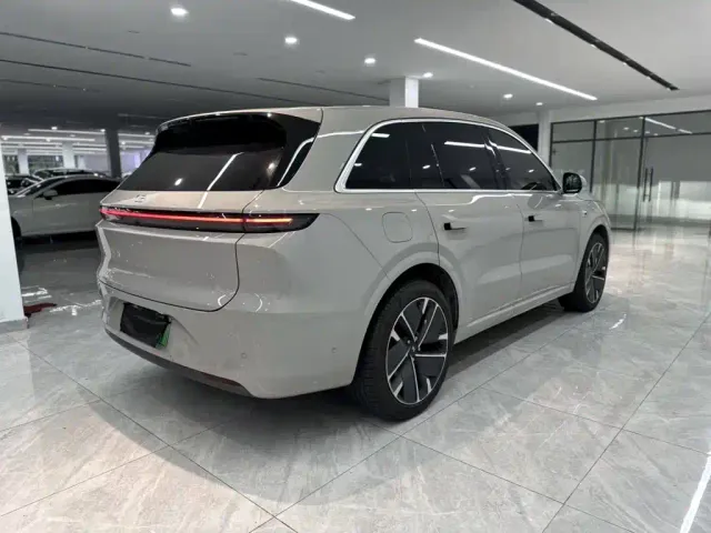 Li Auto L6 — Фото автомобиля 12