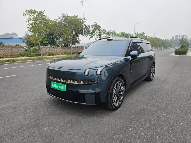Фотография автомобиля — Lynk & Co 900