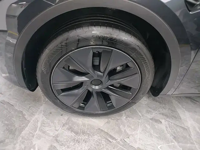 Tesla Model Y — Фото автомобиля 22