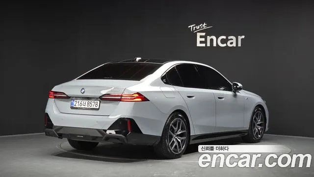 BMW 5-Series — Фото автомобиля 2