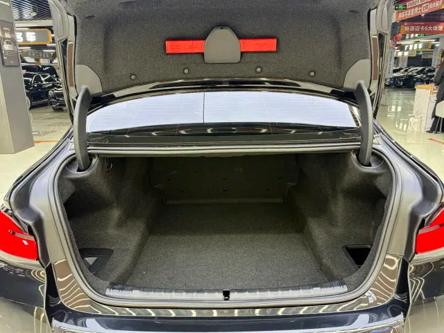 BMW 5 Series — Фото автомобиля 15