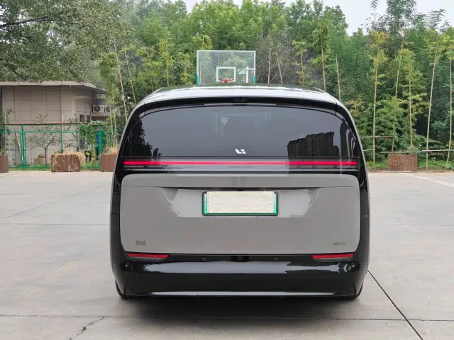 Li Auto Li Auto MEGA 2024 Ultra — Фото автомобиля 16
