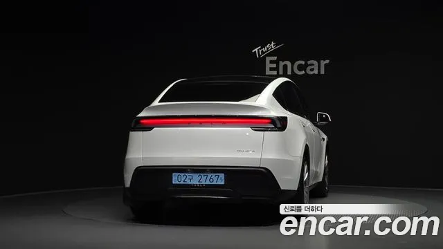 Tesla Model Y — Фото автомобиля 4
