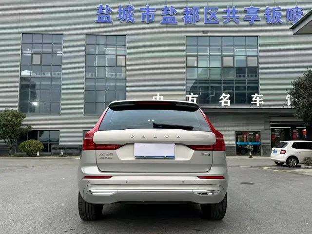 Volvo XC60 — Фото автомобиля 3