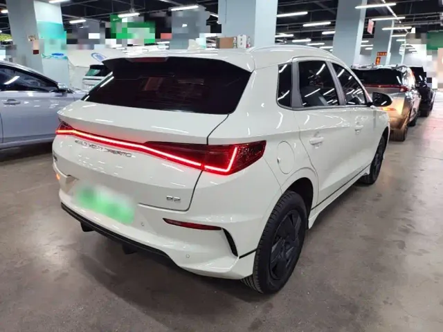 BYD e2 — Фото автомобиля 4